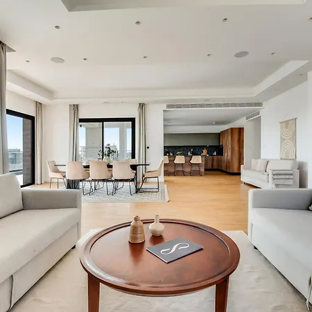 Sanders Crystal 1 Apartment