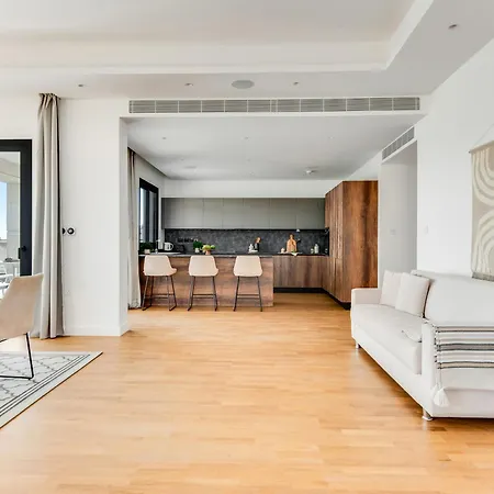 Sanders Crystal 1 Apartment