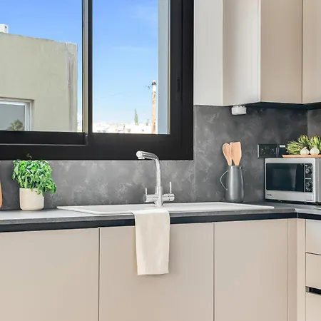 Sanders Crystal 1 Apartment