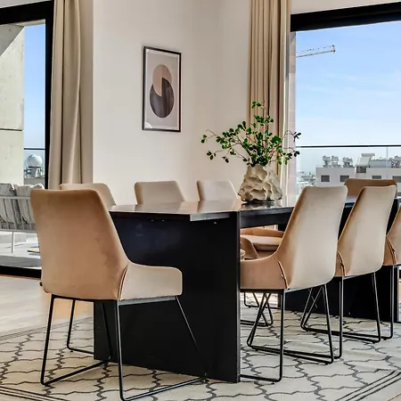 Sanders Crystal 1 Apartment *